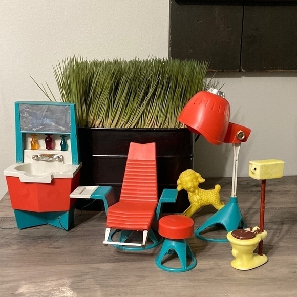 Lot of PENNY BRITE DOLL DELUXE READING CORPORATION VINTAGE BEAUTY PARLOR - Picture 1 of 16